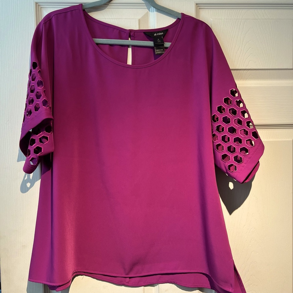 Adorable Ali Miles blouse